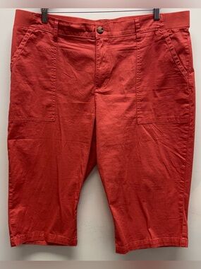 4 for $25 ❤️ Lee Coral Bermuda Shorts (Size 18) ❤️